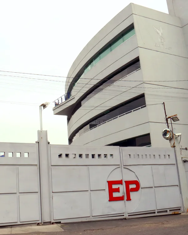 Fachada de la planta de Europlast en Atizapán, Estado de México
